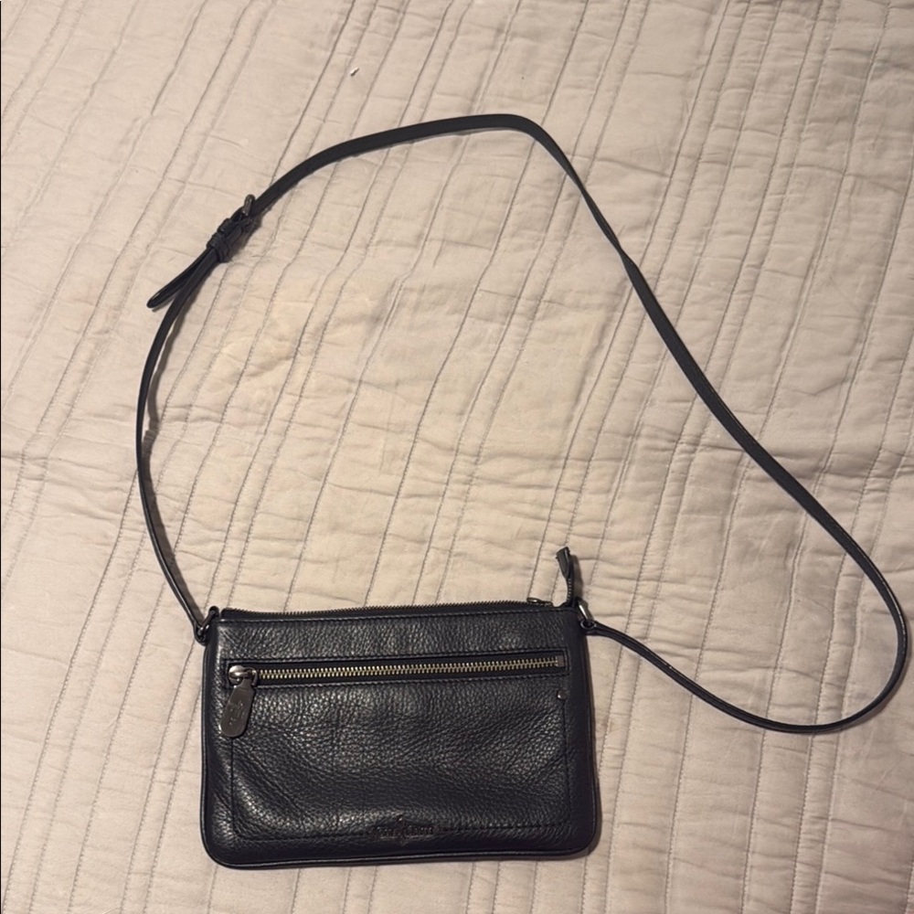Minimalist Black Leather Crossbody Bag with Adjustable Strap